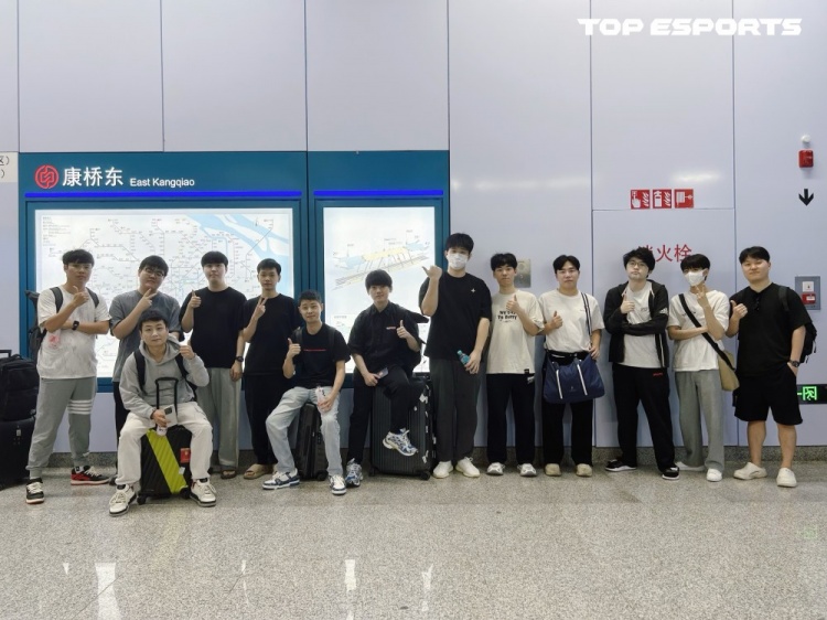 TES官方晒照:全员出发,我们北京见